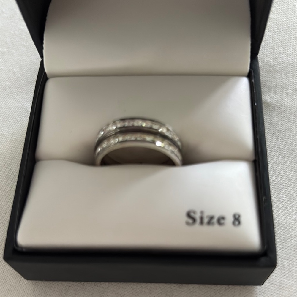 Elegant Silver Rings with Crystals - Size 8